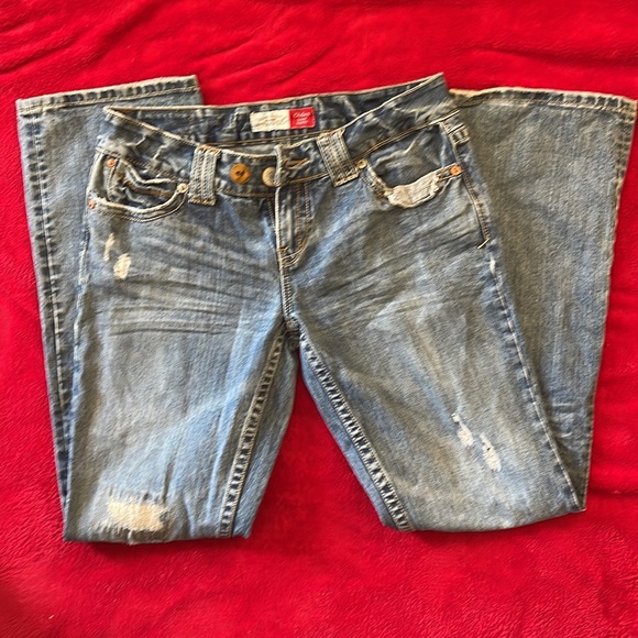 Cute factory distressed Aeropostale jeans - Picture 5 of 9